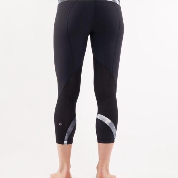 Lululemon Run: Inspire Crop II Black / Heathered Black (Size 4) - Picture 1 of 8